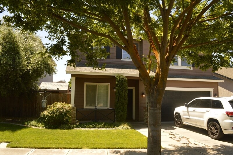 418 Sunshine Way in Turlock, CA - Building Photo