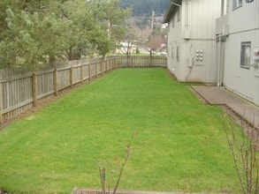 3530 W Amazon Dr in Eugene, OR - Building Photo - Building Photo