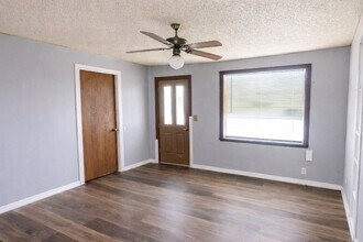 503 W Birch St in Denver City, TX - Foto de edificio - Building Photo