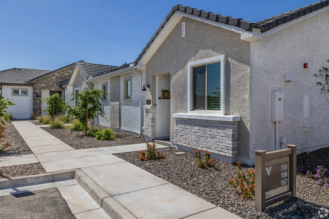 Village at Paseo de Luces in Tolleson, AZ - Foto de edificio - Building Photo