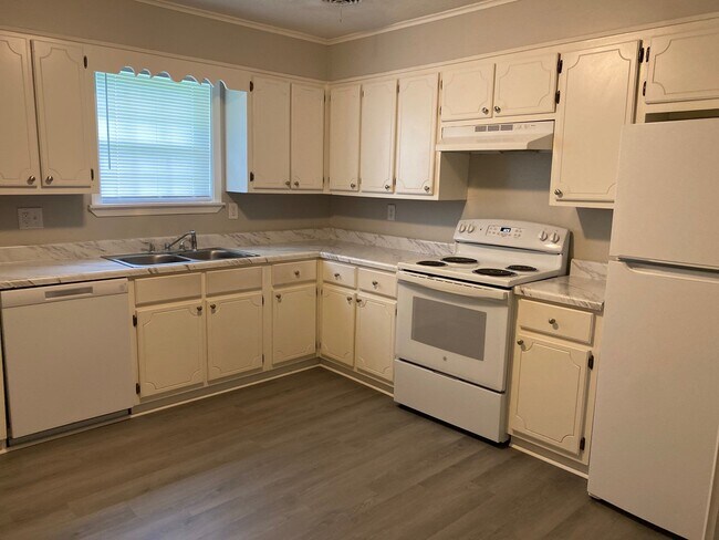 823 Rushmeade Rd, Unit R in Jackson, TN - Building Photo - Building Photo