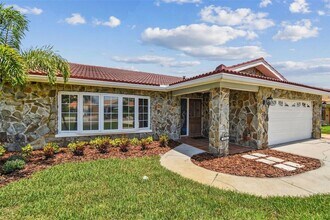 4328 40th St S in St. Petersburg, FL - Foto de edificio - Building Photo