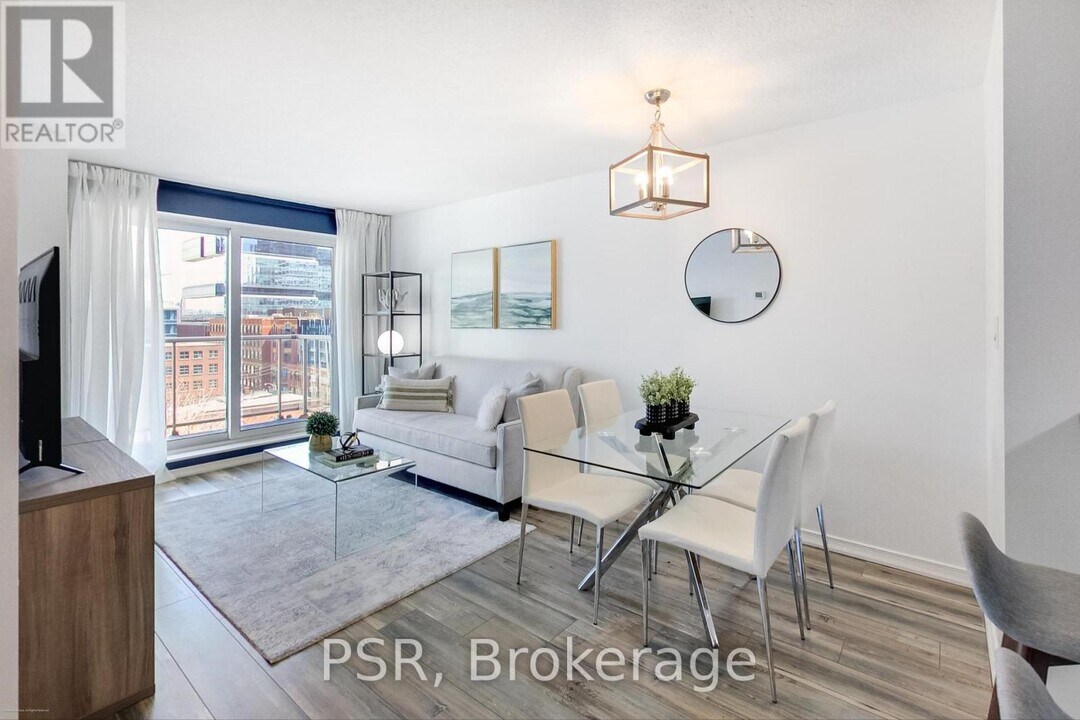230-1230 King St E in Toronto, ON - Building Photo