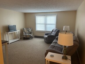 34 Ocean Park Rd in Saco, ME - Foto de edificio - Building Photo