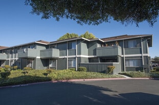 Woodside Park in Salinas, CA - Building Photo