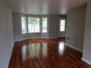 770 Hyacinth St in Independence, OR - Building Photo - Building Photo