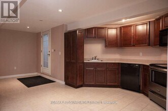 1915 Rosebank Rd in Pickering, ON - Building Photo - Building Photo