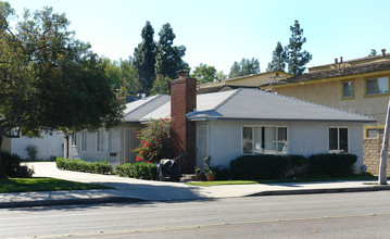 10918-10942 Lampson Ave in Garden Grove, CA - Foto de edificio - Building Photo