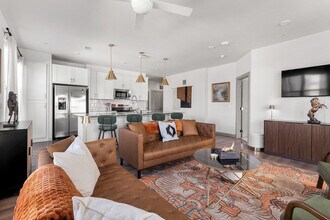 1301 Leah Ave, Unit SI FL1-ID1499097P in San Marcos, TX - Foto de edificio - Building Photo