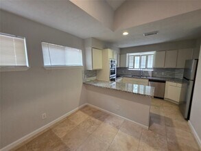 5026 Birchmont Dr in Houston, TX - Building Photo - Building Photo