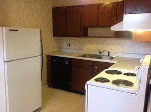 3826 Country Club Rd in Winston-Salem, NC - Building Photo - Building Photo