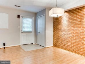 14325 Johnny Moore Ct in Centreville, VA - Building Photo - Building Photo