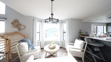 723 SW 14th Ct in Oak Harbor, WA - Building Photo - Building Photo