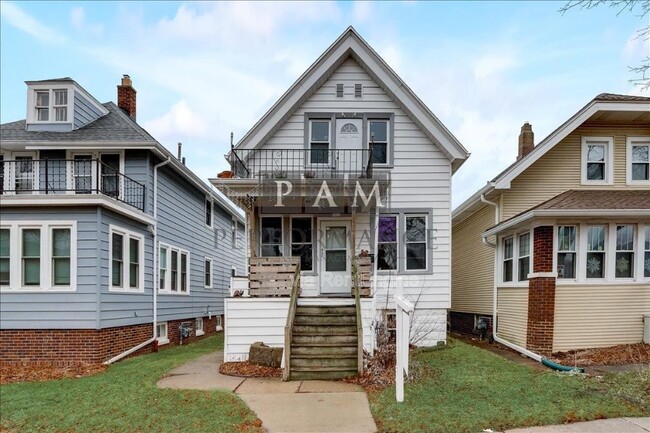 property at 3727 E Squire Ave