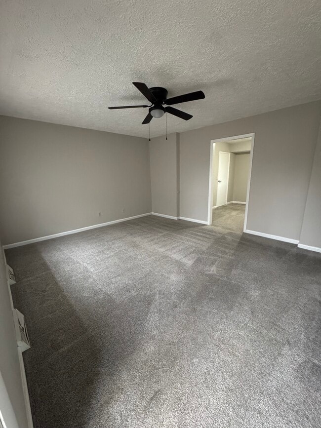 415 Barwood Dr in Columbus, OH - Foto de edificio - Building Photo