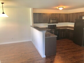 60 Hasty Point Rd in Port Wentworth, GA - Building Photo - Building Photo