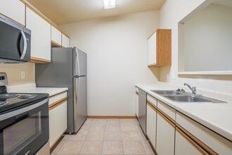 Amber Valley Apartments in Fargo, ND - Building Photo - Building Photo