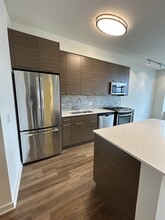 312 W Chestnut St, Unit 1012 in Chicago, IL - Building Photo - Building Photo