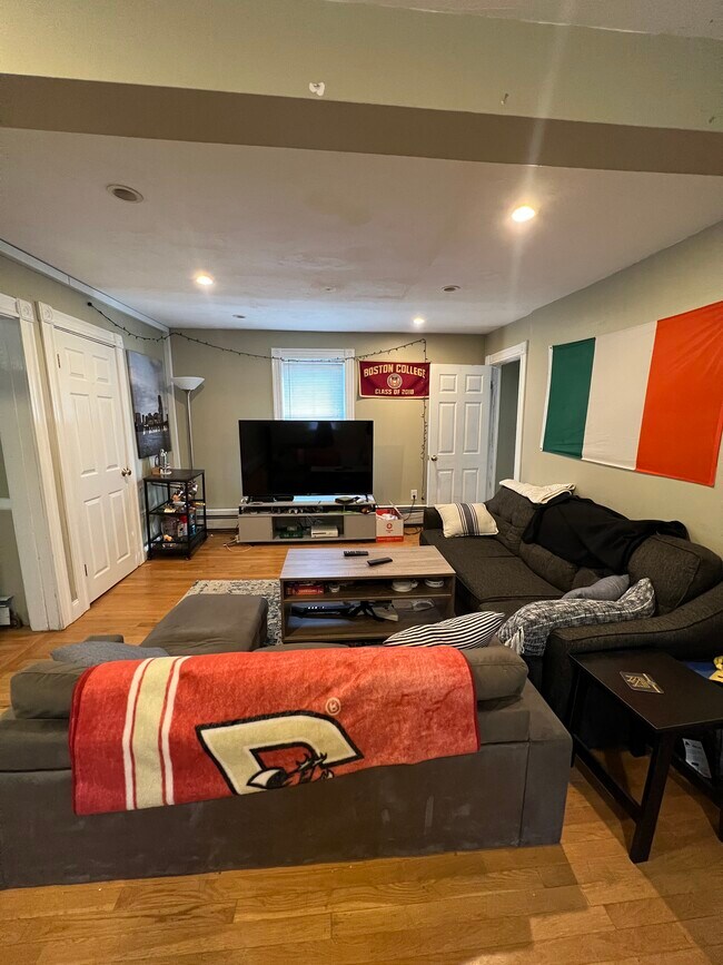 735 Somerville Ave, Unit 3