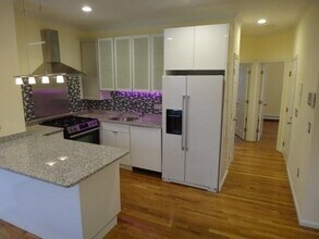 174 Bolton St in Boston, MA - Building Photo - Building Photo