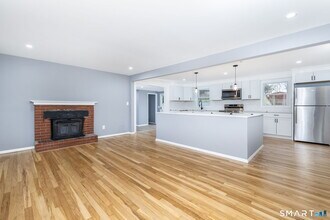 555 Graham Rd in South Windsor, CT - Building Photo - Building Photo