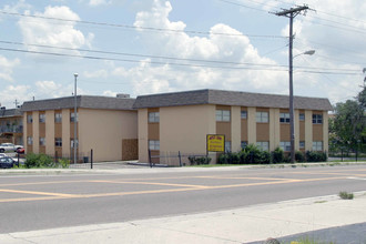 One Dot Apartments in Tampa, FL - Building Photo - Building Photo