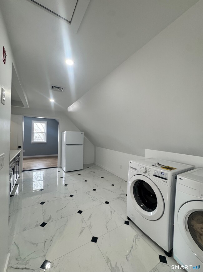 417 Poplar St in New Haven, CT - Building Photo - Building Photo