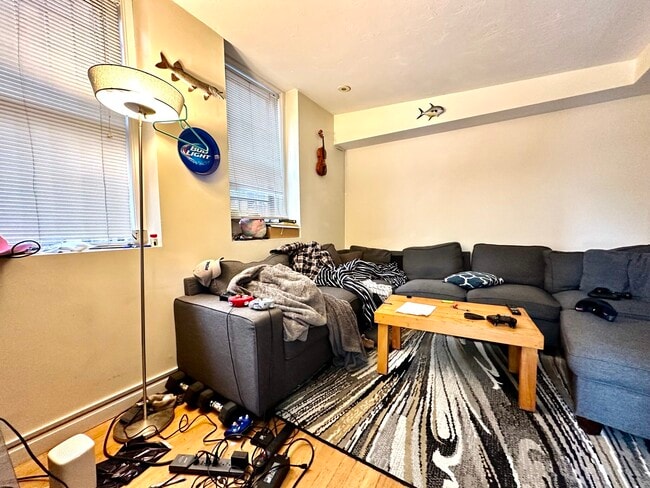 108 Myrtle St in Boston, MA - Building Photo - Building Photo