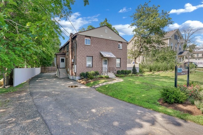 The IVE at West Cedar in Norwalk, CT - Foto de edificio - Building Photo