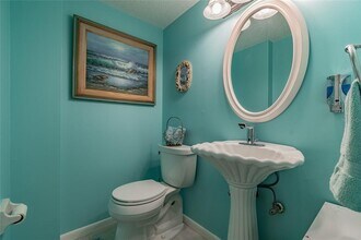 5900 Shore Blvd S in Gulfport, FL - Building Photo - Building Photo