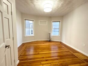 153 E Cottage St in Boston, MA - Building Photo - Building Photo