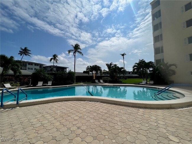 property at 3420 Gulf Shore Blvd N