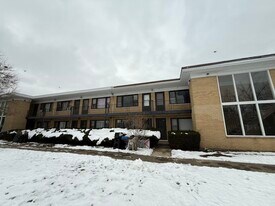 44 N King Arthur Ct in Northlake, IL - Building Photo