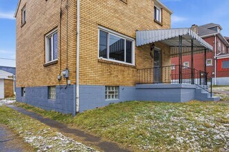 513 Garden Ct in Braddock, PA - Building Photo - Building Photo