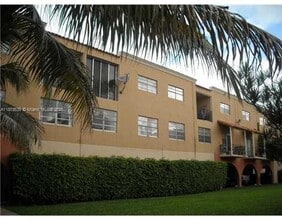 1305 W 53rd St in Hialeah, FL - Building Photo - Building Photo