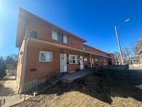 Estes on Ash in Raytown, MO - Building Photo - Building Photo