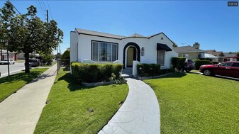 6000 4th Ave in Los Angeles, CA - Building Photo