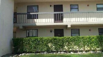 21911 Lake Forest Cir in Boca Raton, FL - Building Photo