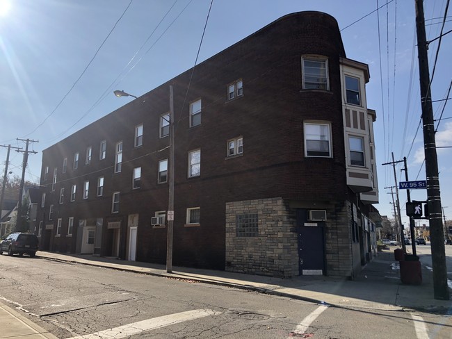 The LaVerne Apartments in Cleveland, OH - Building Photo - Building Photo