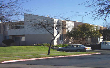 Coronado Terrace Apartments in San Diego, CA - Building Photo - Building Photo