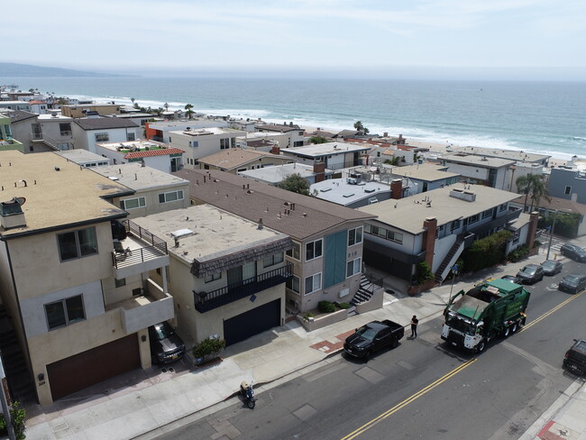 220 Rosecrans in Manhattan Beach, CA - Building Photo - Building Photo