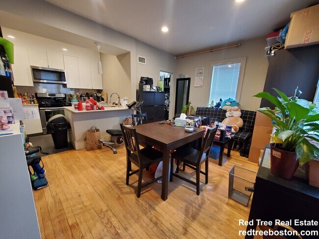 21 Greylock Rd, Unit 21 in Boston, MA - Building Photo - Building Photo