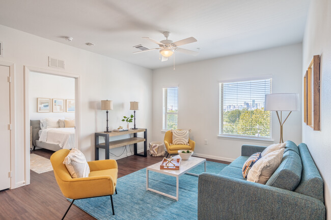 Avenue J in Houston, TX - Building Photo - Interior Photo