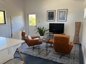 1005 N Signal St in Ojai, CA - Building Photo - Building Photo