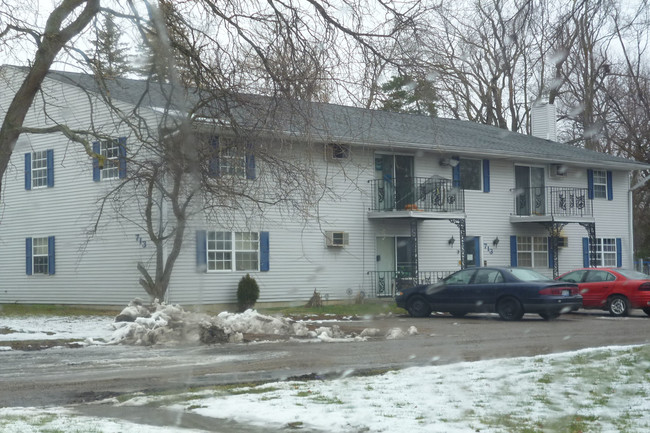 713 Maple St in Grand Ledge, MI - Foto de edificio - Primary Photo