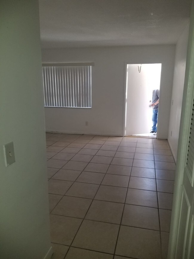 6013 SW 35th St Apartments and Nearby Miramar Apartments For Rent