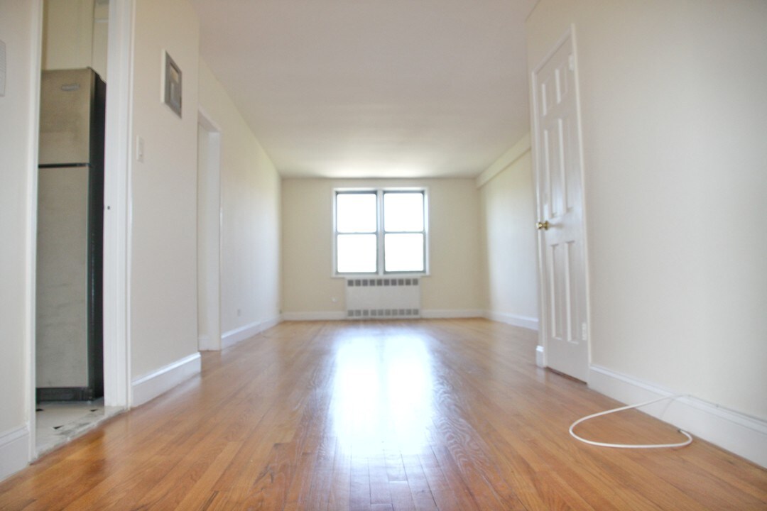 5620 Netherland Ave in Bronx, NY - Building Photo