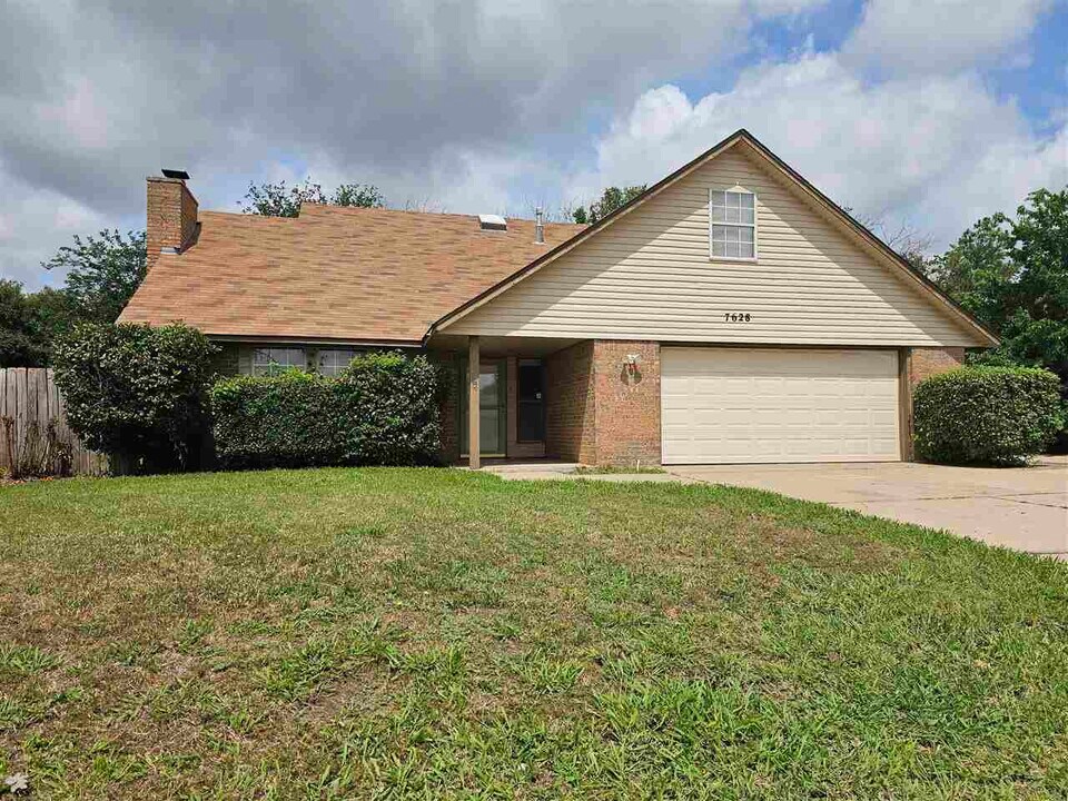 7628 NW Baldwin Ave in Lawton, OK - Building Photo