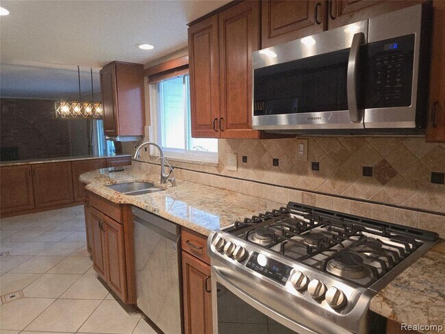 18041 Fairway in Livonia, MI - Building Photo - Building Photo