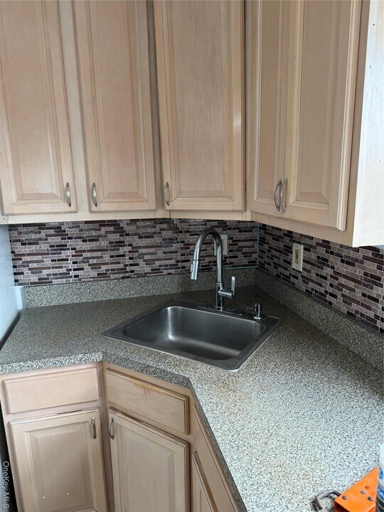 119-24 199th St in Queens, NY - Building Photo